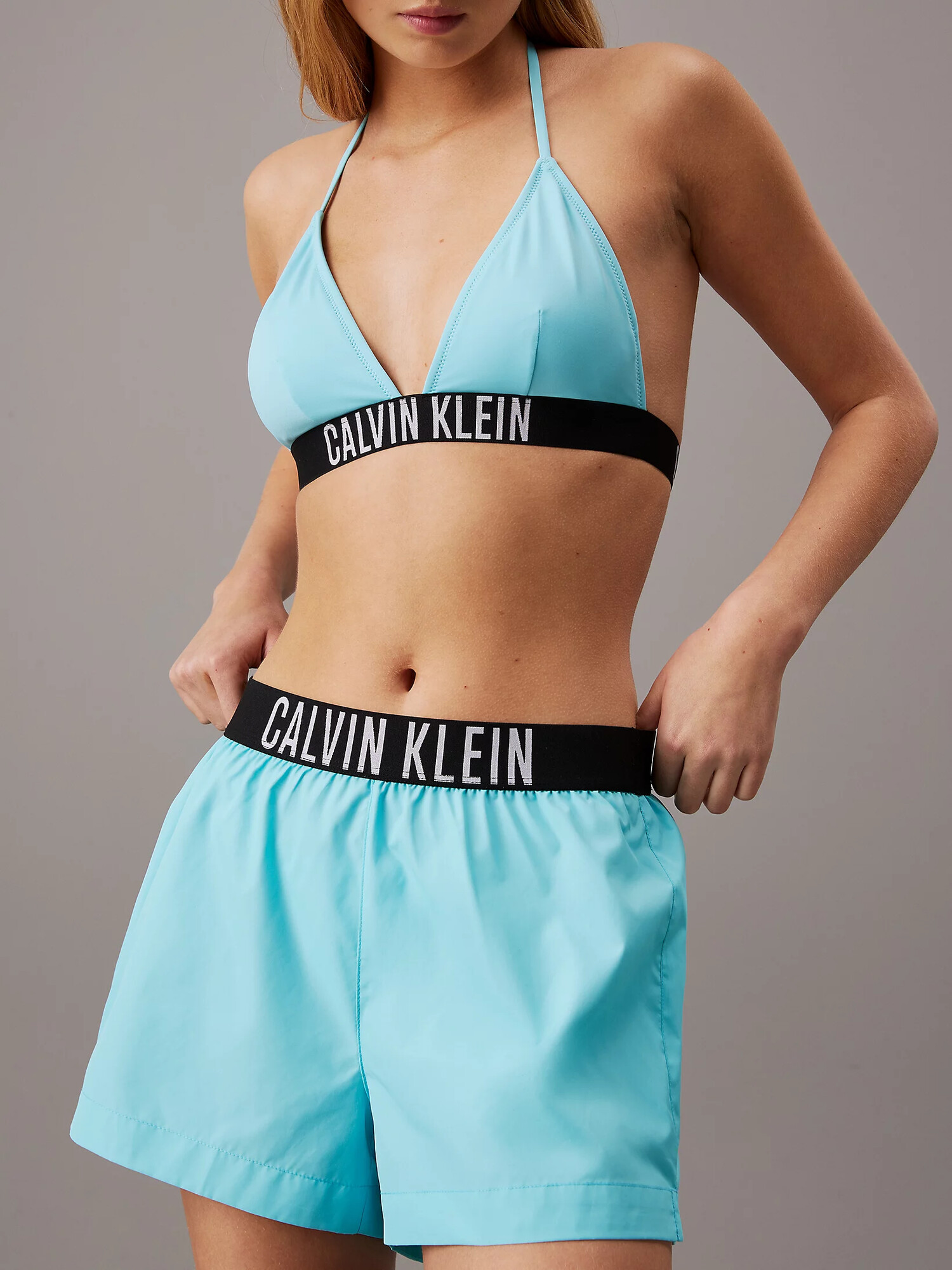Dámské plážové šortky KW0KW02482 DCE sv. modré - Calvin Klein L